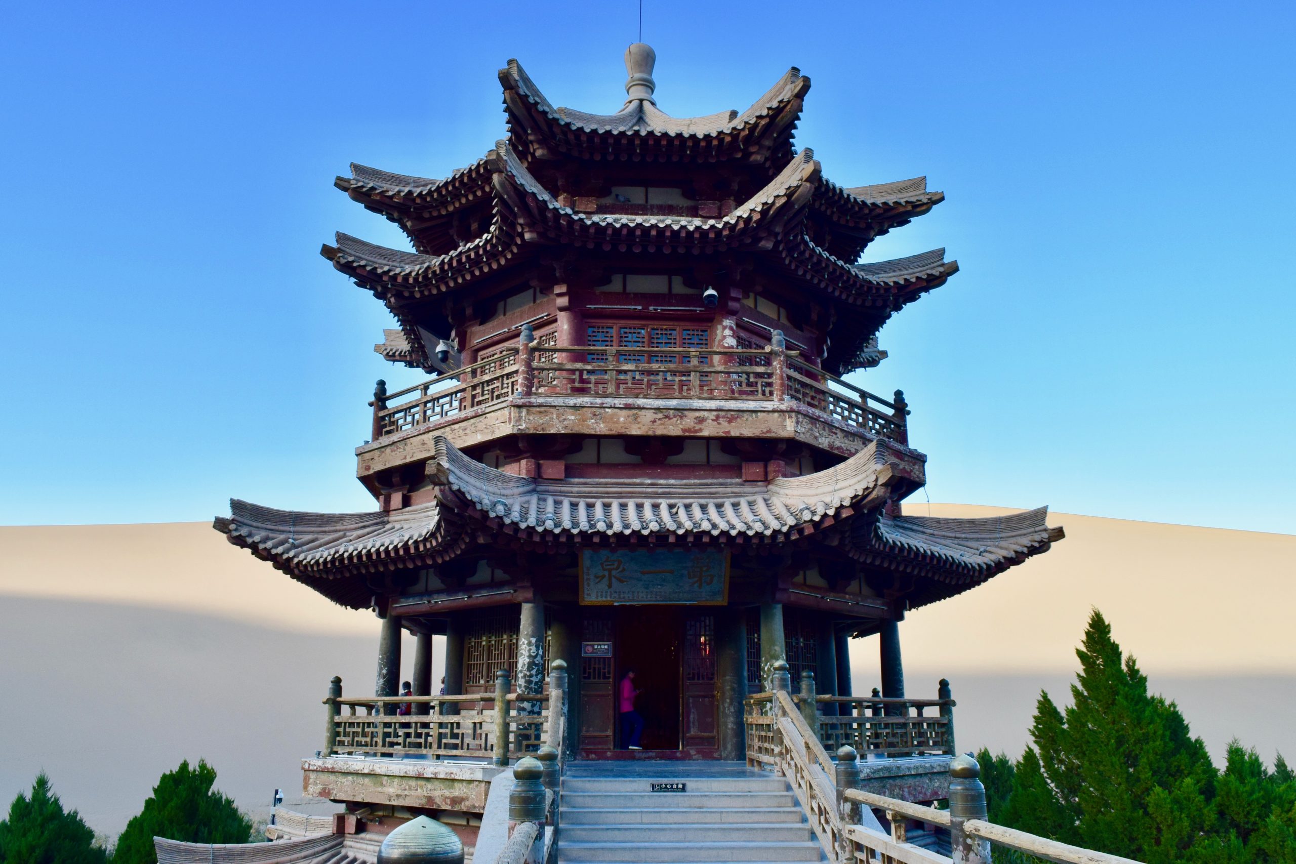 Monastère à Dunhung dans les dunes du Gobi