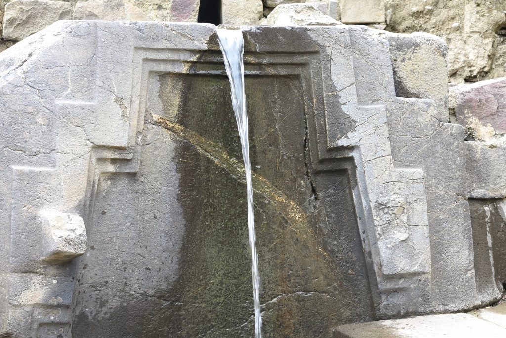 Chakana et agua Perou