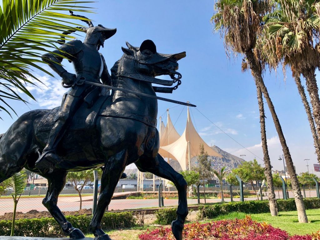 Statue equestre de Pizarro Lima Perou