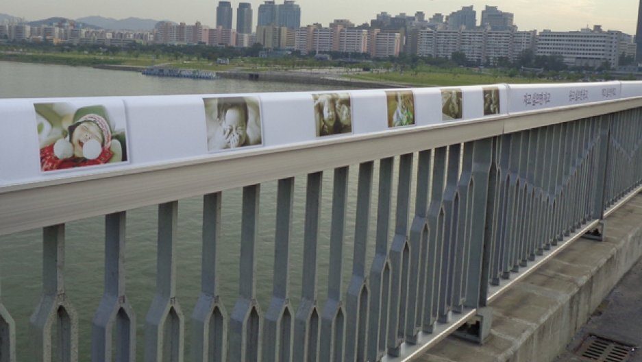 POnt Mapo avec memorial des suicides Seoul Coree du Sud